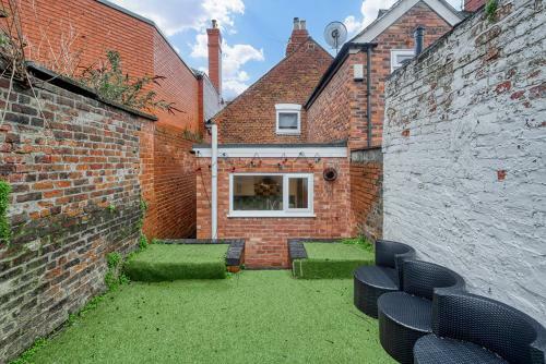 Love Street Cottage