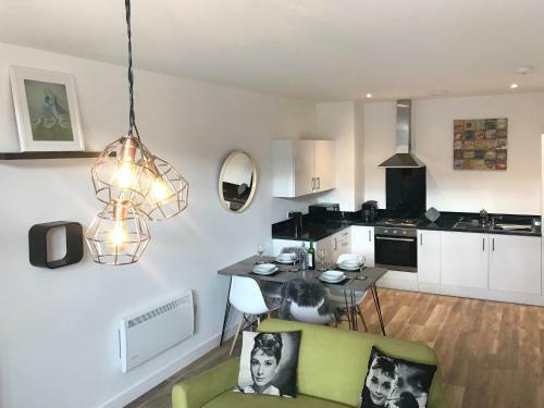 Luxury 1 Bed Apartment In City Centre With Parking