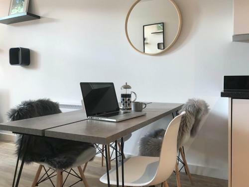 Luxury 1 Bed Apartment In City Centre With Parking
