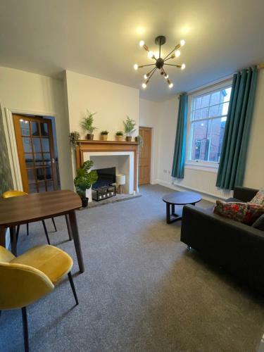 Boutique City Centre Apartment With Parking