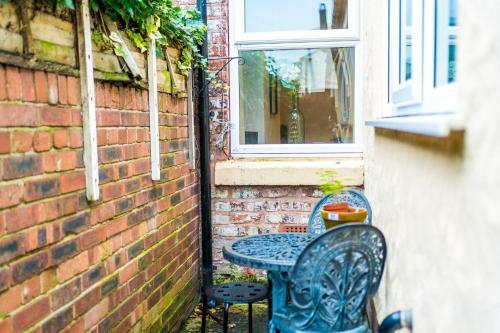 Quaint 2 Bedroom City Cottage