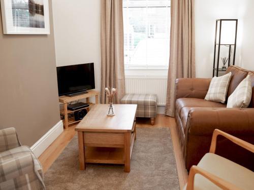 Pass The Keys Cosy, 2-bed Home In Popular Handbridge - Parking