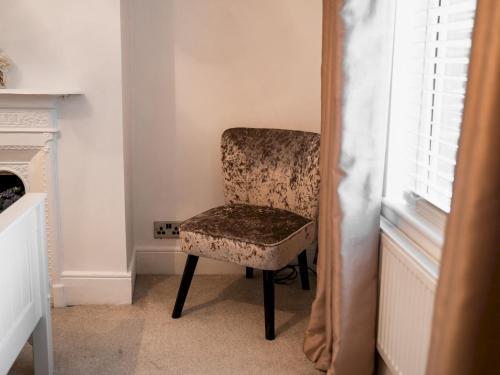 Pass The Keys Cosy, 2-bed Home In Popular Handbridge - Parking