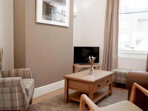 Pass The Keys Cosy, 2-bed Home In Popular Handbridge - Parking
