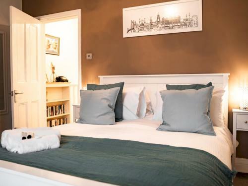 Pass The Keys Cosy, 2-bed Home In Popular Handbridge - Parking