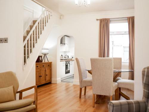 Pass The Keys Cosy, 2-bed Home In Popular Handbridge - Parking