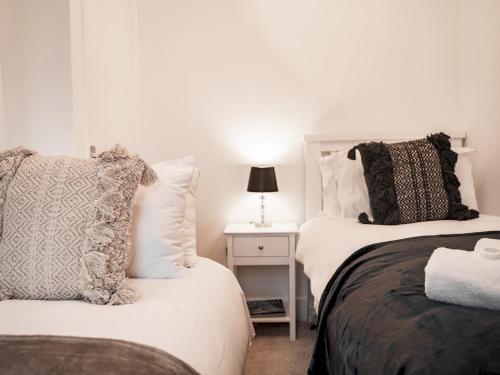 Pass The Keys Cosy, 2-bed Home In Popular Handbridge - Parking