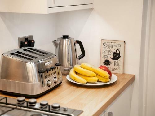 Pass The Keys Cosy, 2-bed Home In Popular Handbridge - Parking