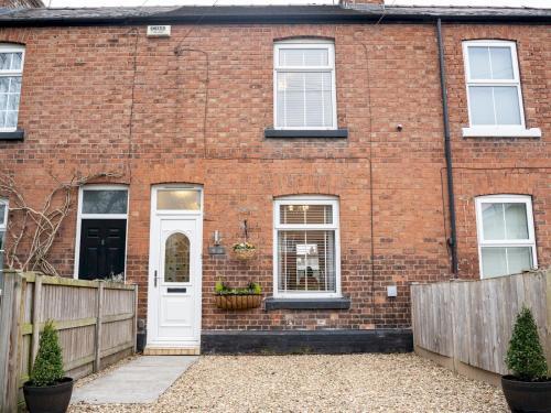 Pass The Keys Cosy, 2-bed Home In Popular Handbridge - Parking