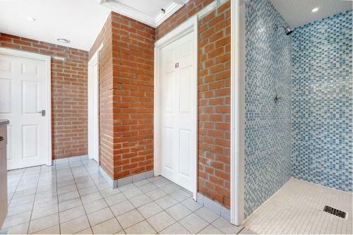 Barn House Large Period Property Grade II Listed
