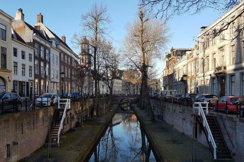 Large Historical Apartment & Canal Terrace
