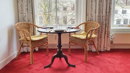 Large Historical Apartment & Canal Terrace