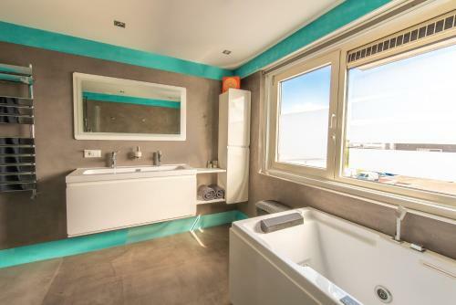 Villa Design Love Bubble With Wellness