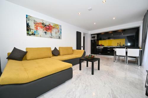 R&b Apartments