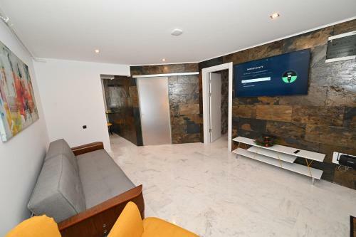 R&b Apartments