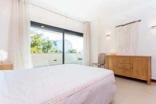 Spacious Balcony Family Apartment