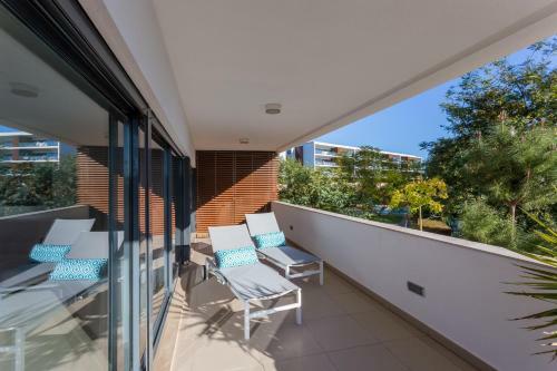 Spacious Balcony Family Apartment