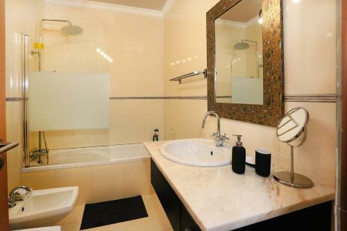 Henri's Apartments - P�tio Do Convento