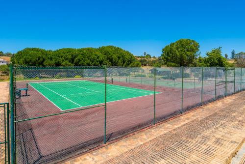 Spacious Two Bedroom Apartment Marina Park