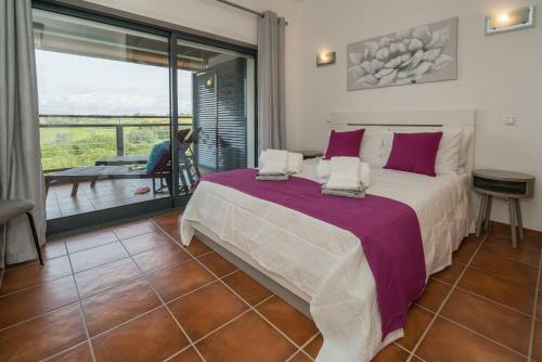 Spacious Two Bedroom Apartment Marina Park