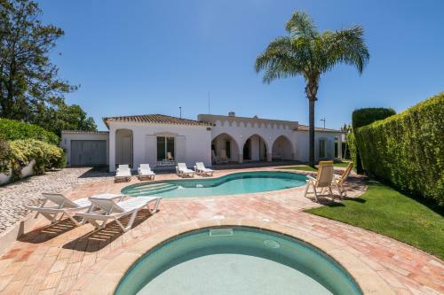 Quinta Da Caldeira - Villa Com Piscina A 5 Minutos A P� Da Praia