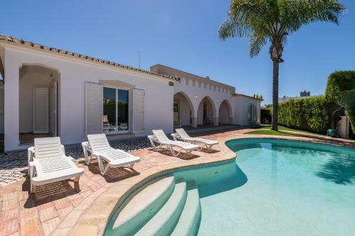 Quinta Da Caldeira - Villa Com Piscina A 5 Minutos A P� Da Praia