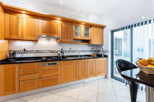 Great 2 Bedroom Apartment With Communal Pool