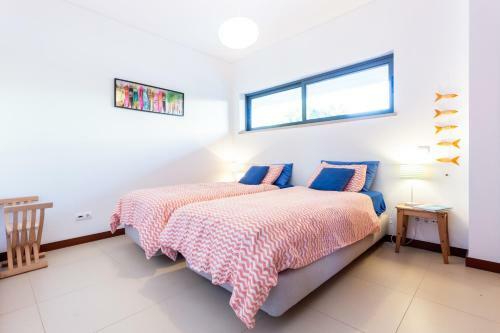 Luxurious And Bright Marina Village Apartment