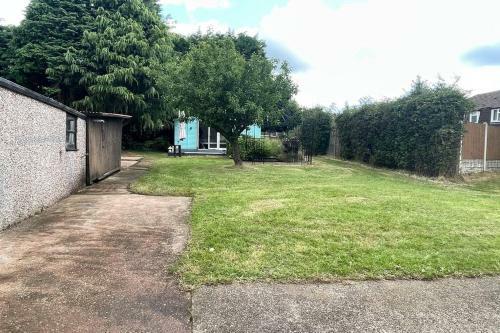 Villa 3 Bed Detached Bungalow With Big Garden