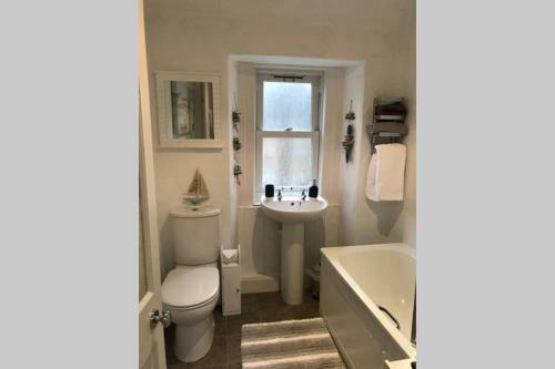 8a Tweed Cottage, Just Off The High St In Peebles