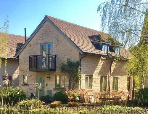 Juniper House, 33 Mill Village