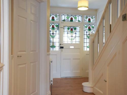 Pass The Keys Huge 4bed - Sleeps 8 - Great Access To South Coast
