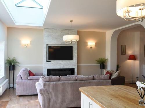 Pass The Keys Huge 4bed - Sleeps 8 - Great Access To South Coast