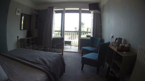 Hostal Riverside Cottage