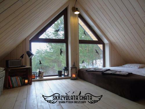 Skrzydlata Chata / Osada Ptosek Bieszczady