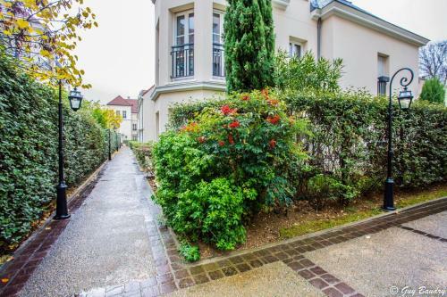 Chic Apart With Parking In Paris