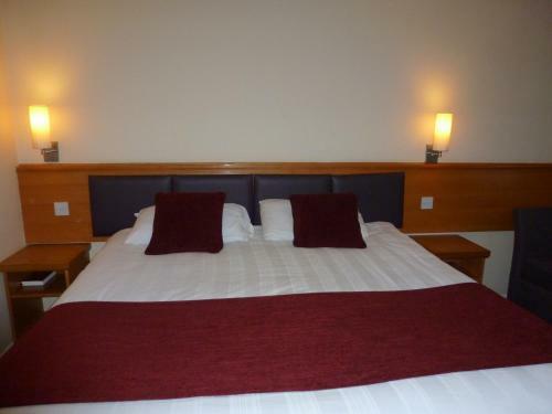 Hotel Cross Roads By Good Night Inns