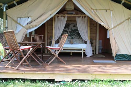 Hostal Domaine Le Lac Bleu