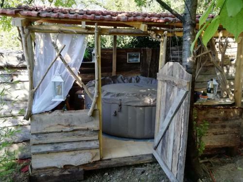La Cabane Aux Loups