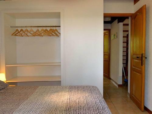 Serene Holiday Home In Cussac With Private Terrace, Barbeque