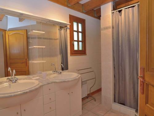 Serene Holiday Home In Cussac With Private Terrace, Barbeque