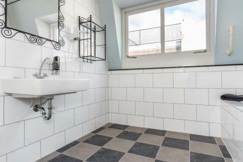 Hotel Bed By The Sea