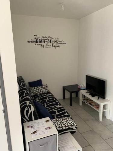Id�ale Famille, Tout Y Est ....