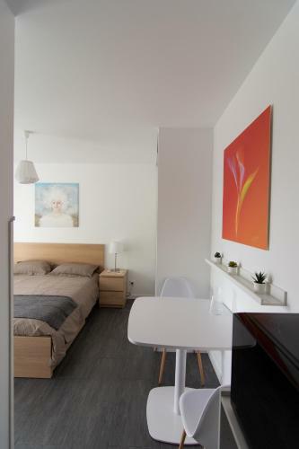 Hostal Studio Ind�pendant Chez L?habitant Au Calme