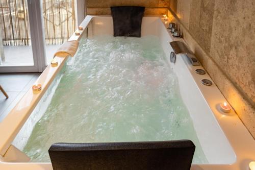 Apartamento Le Mignon - Topdestination-dijon (jacuzzi)***