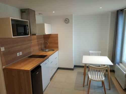 Sea View & Beach Studio Apartment - Blue Horizon