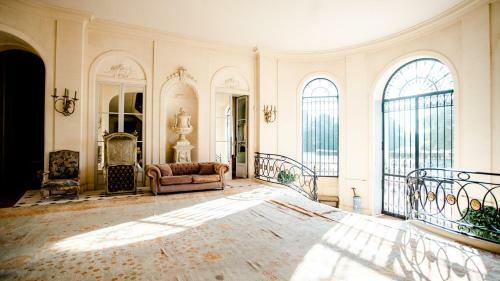 Hostal Ch�teau Du Domaine Du R�veillon