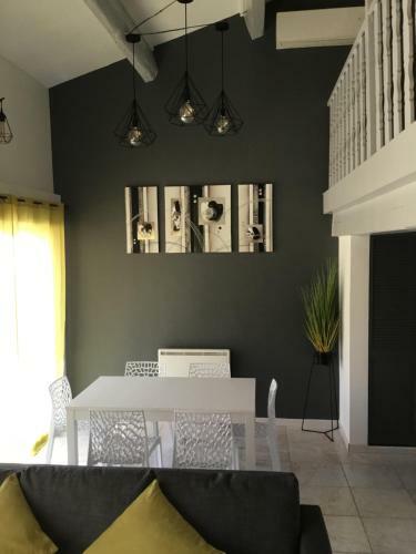 G�te Avec Piscine Lou Min�stra�
