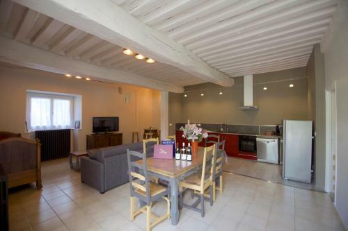 By Les Climats - Au Coeur Du Vignoble - Fixey