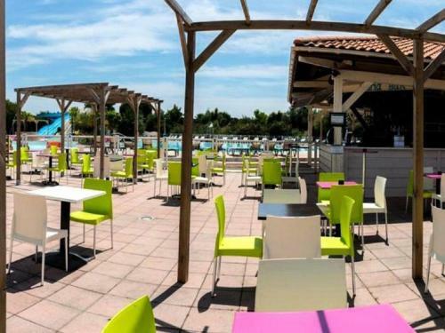 Mobile Home Ht De Gamme Climatis� Dans Le Camping **** De La R�serve